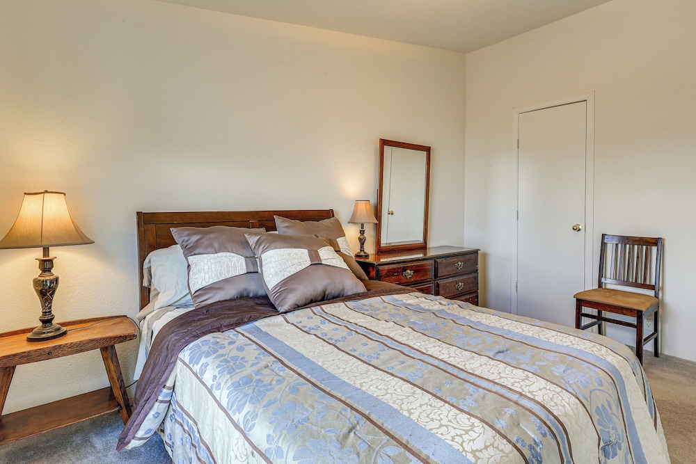 1 Mi to Lake: Home w/ Deck in Elephant Butte