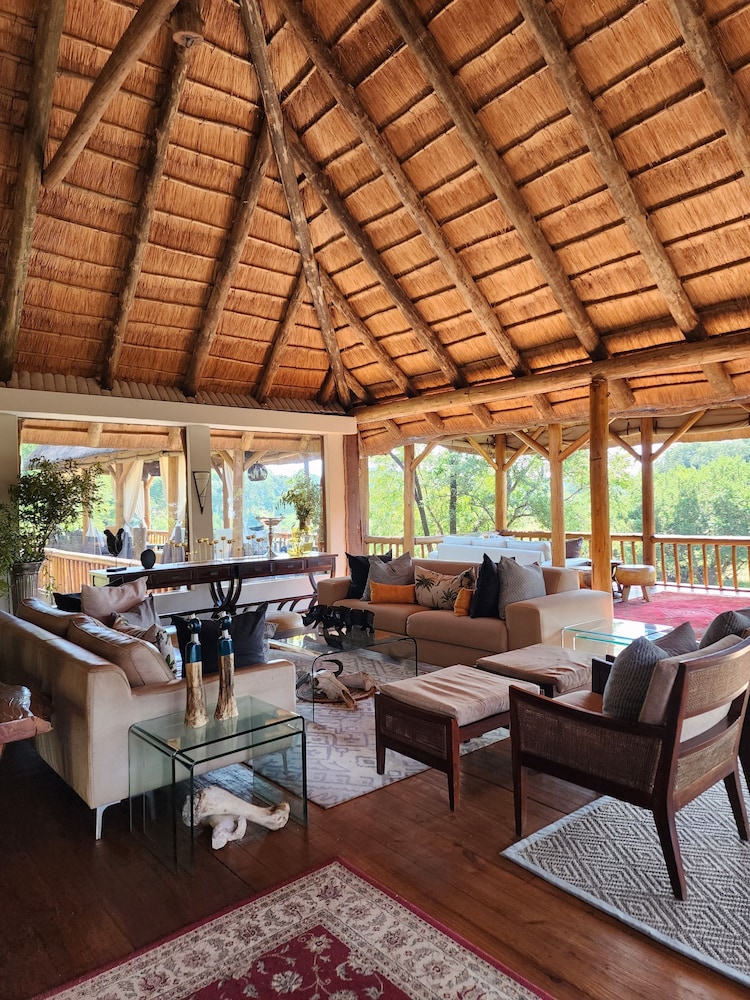 Karongwe - River Safari Lodge
