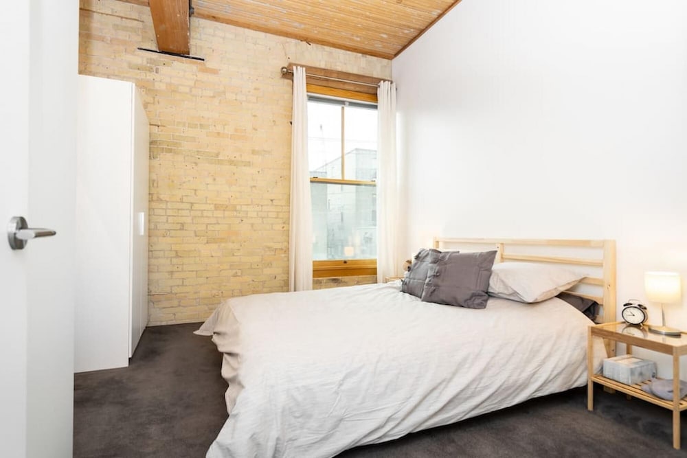 NY Style Loft w Parking Exchange District Gym - Image 5