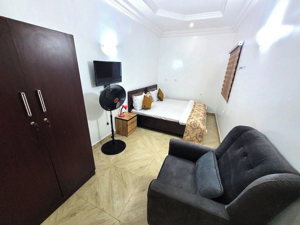 ROSSY'S APARTMENTS