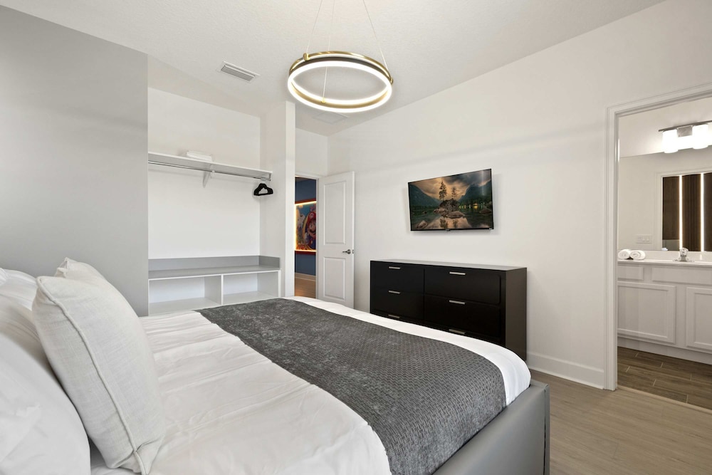 Magical 15-bedroom Villa Game Room, Theater & More!