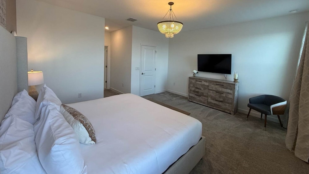Upstay Championsgate Home w Pool BBQ Game Room