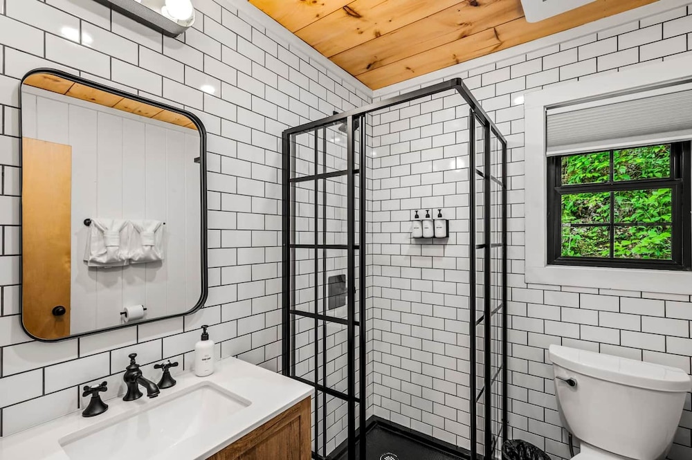 Group Getaway Modern Cabins Sleep 16 Gatlinburg