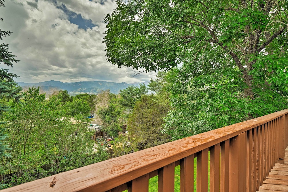 Lovely Colorado Springs Home: Mtn Views & Hot Tub!