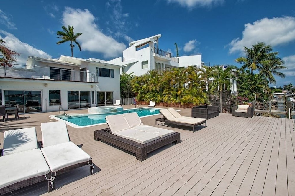 5 Bedroom Homes in Miami Beach by TMG
