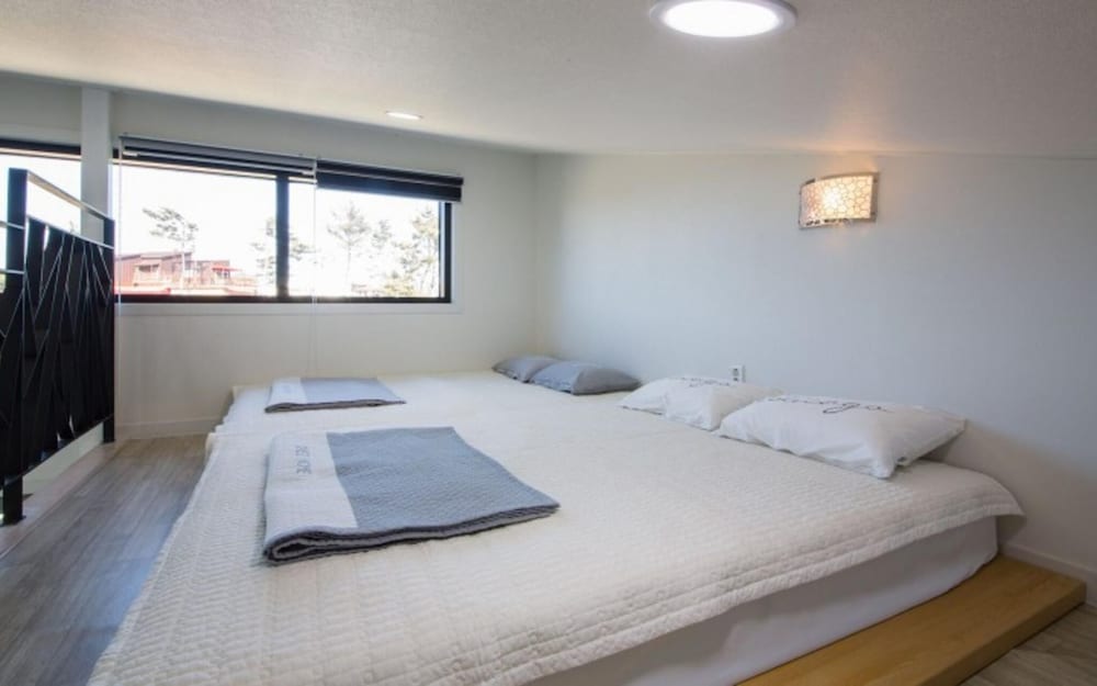 Taean Hue Place Pool Villa view 3