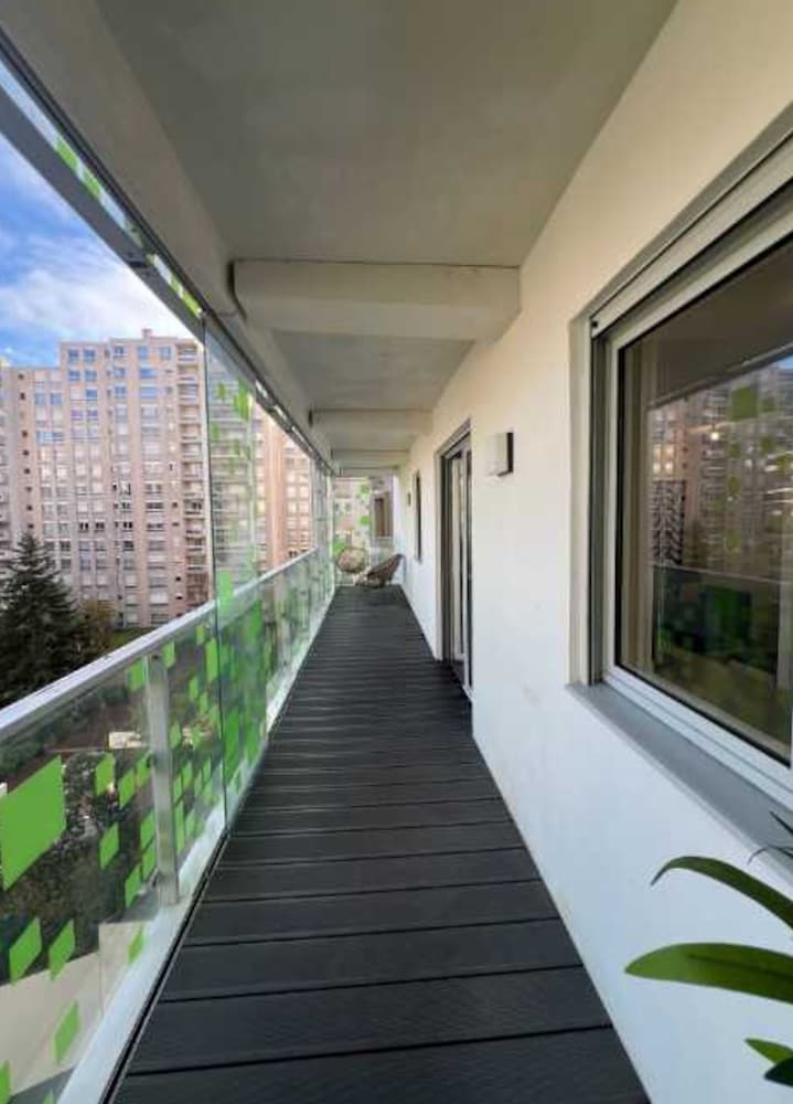 Flat With Balcony 4p/1bdr Near La Defense