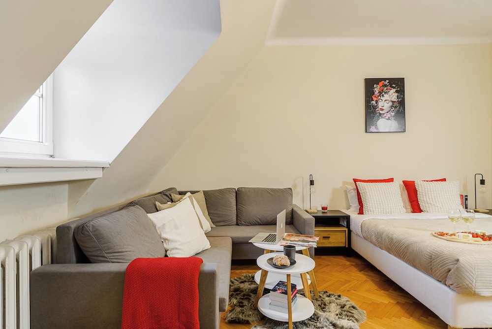 Lumina 2-level charming apart view 5