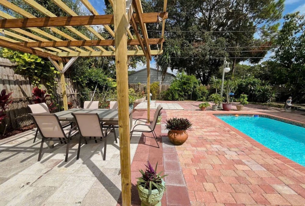 Pool Home in Seminole 5miles to Beach