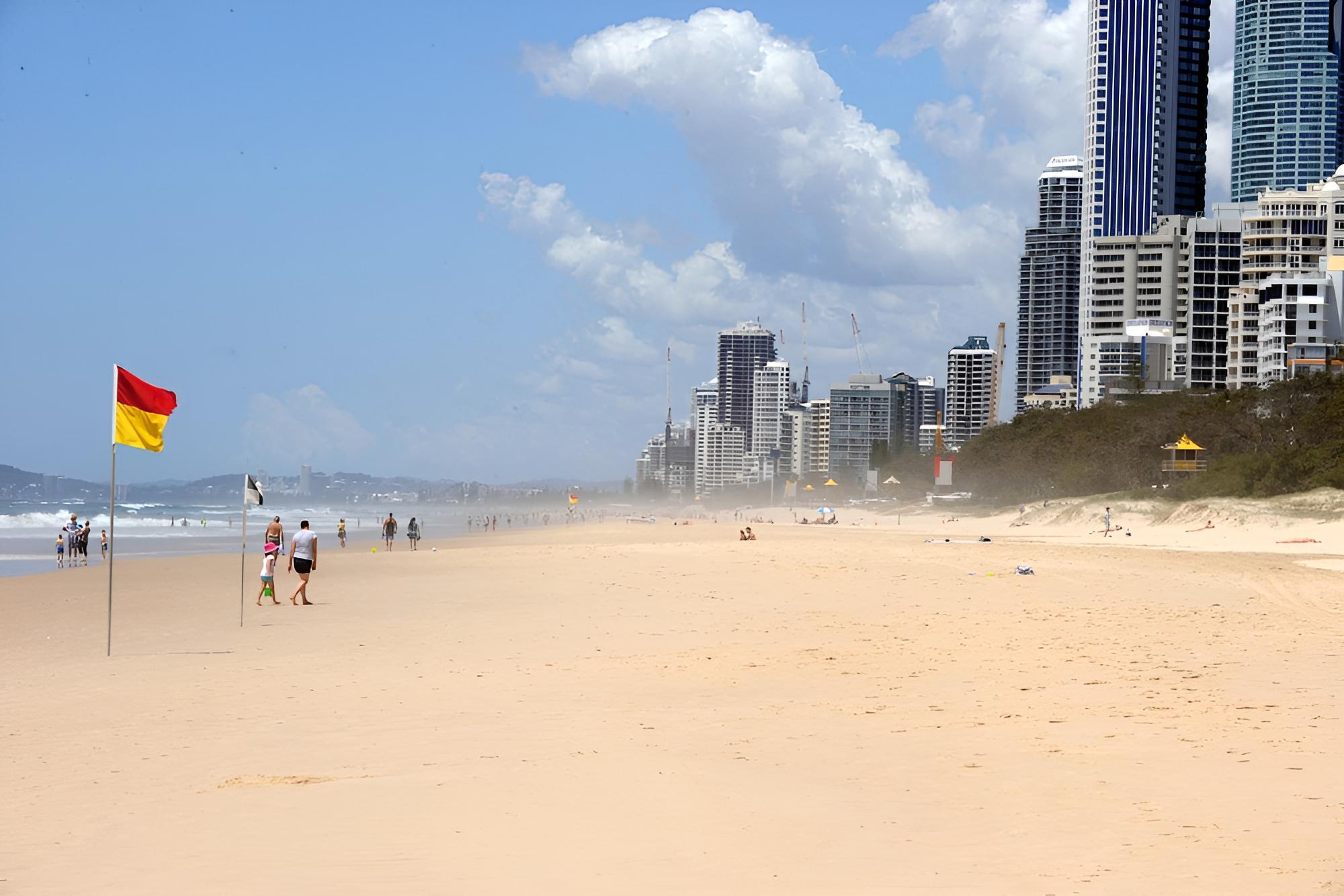 Surfers Paradise Suite with Pool and Spa