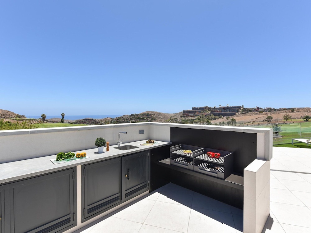 Villa in Salobre With Pool & Golf Nearby