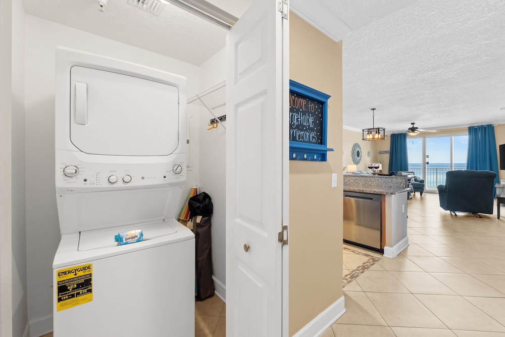 Twin Palms by Book That Condo