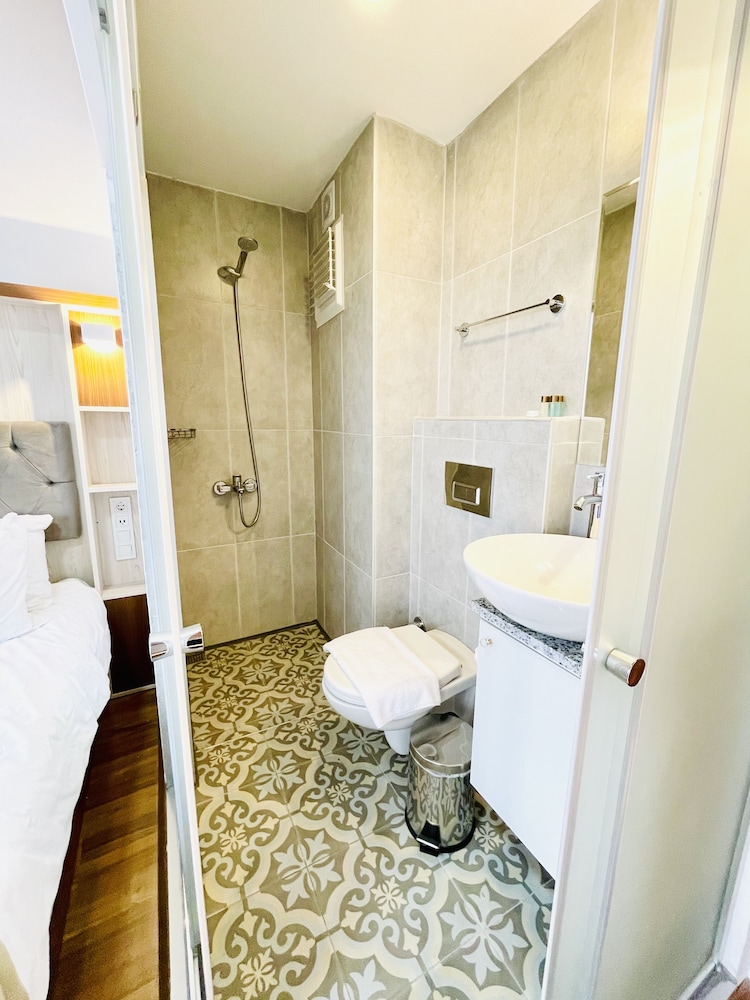 Qonaq Otel - Image 32