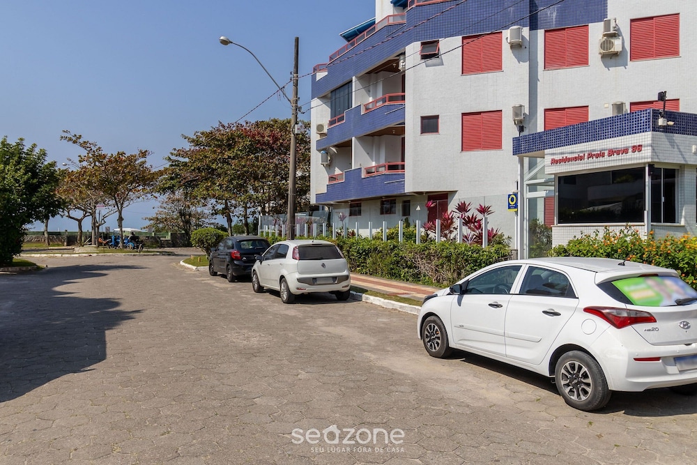 Apt W/bbq and Access to Praia Brava Rra0103