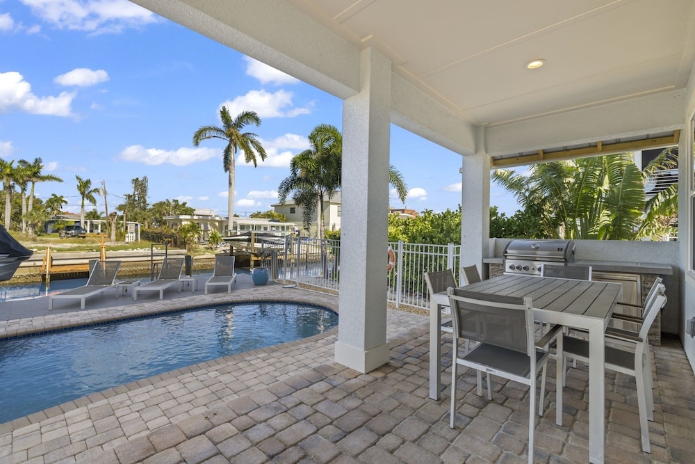 143 Catch And Relax: 5br Home W/ Pool & Spa! 5 Bedroom Home