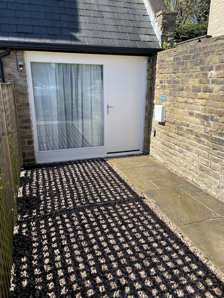 1BR Gem in Great Location
