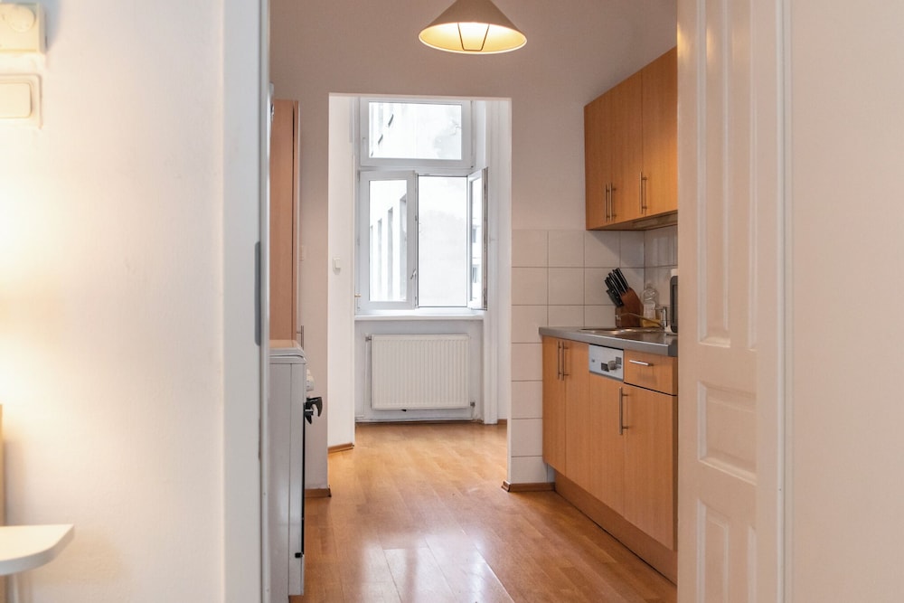 Bright 2BR Apt Perfect Long Stay