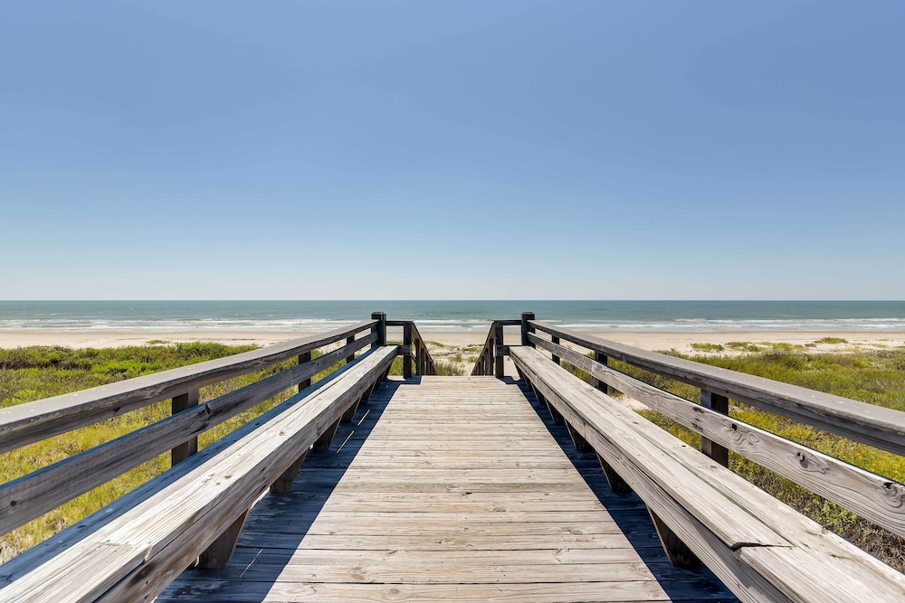 Pet-friendly Galveston Home w/ Wraparound Deck