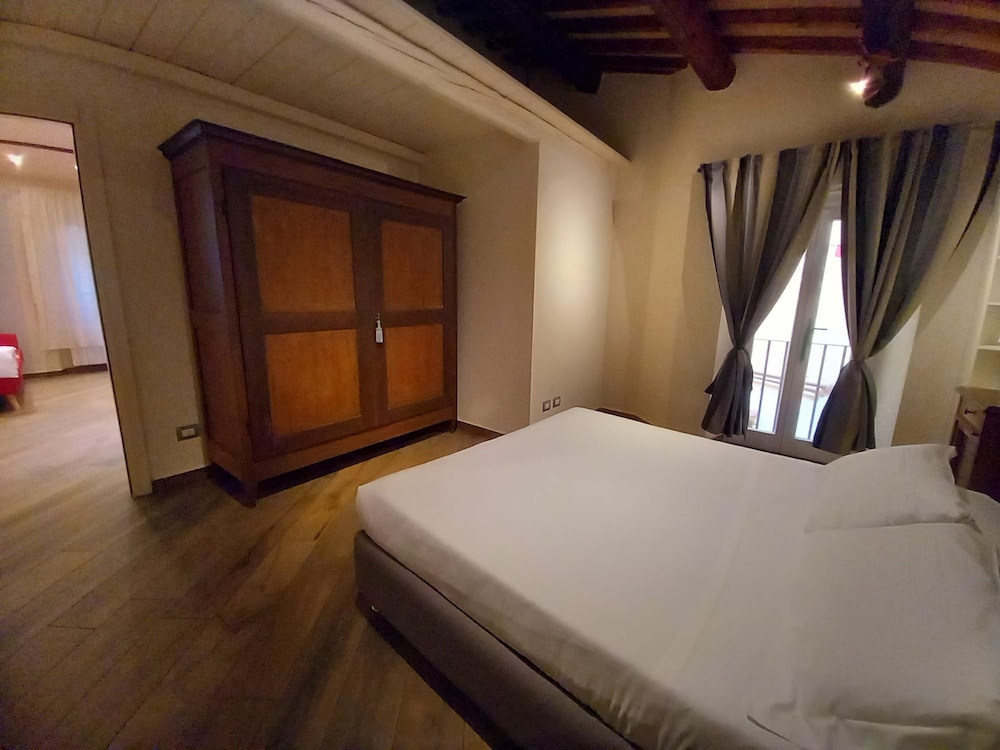 Leone in Firenze With 1 Bedrooms and 1 Bathrooms