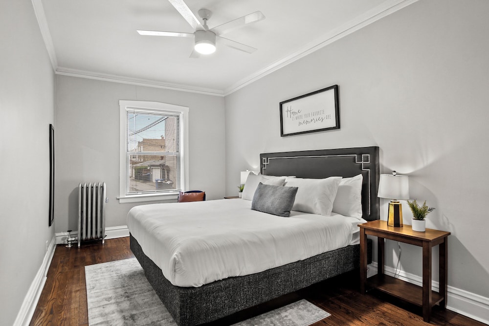 Cozy 2BR in Chicago - Roscoe 08-1W