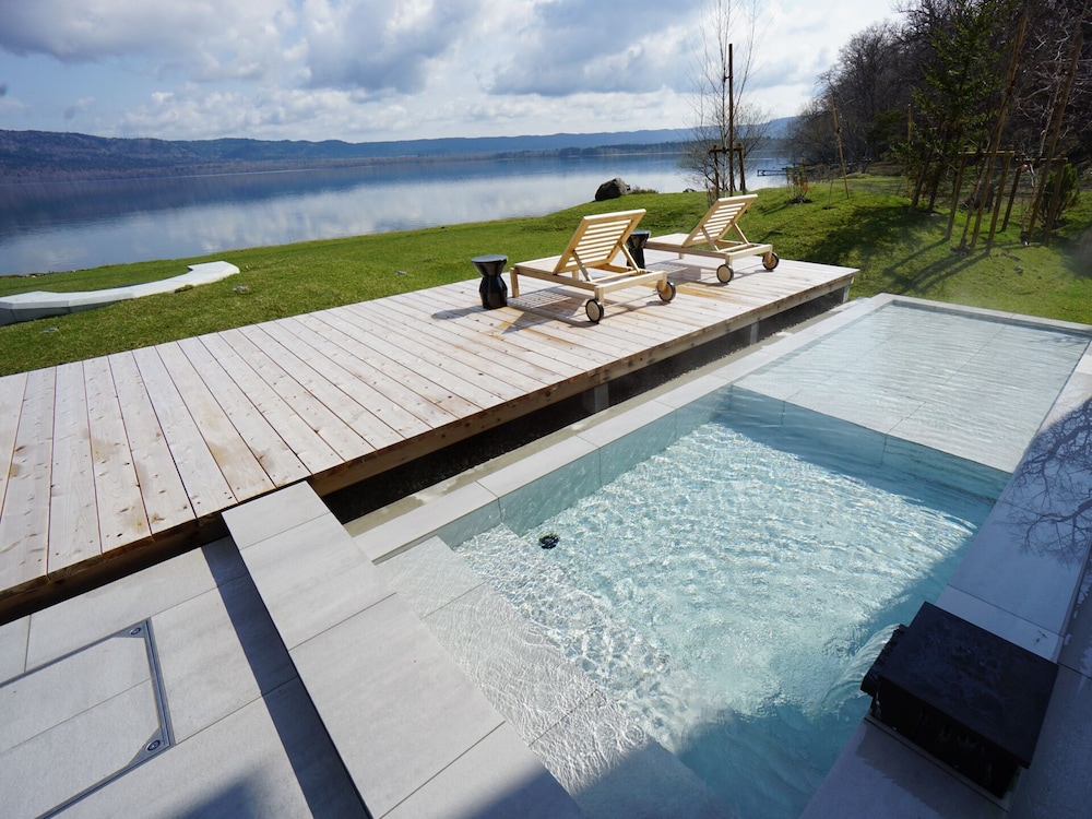 Sansui Lakeside Villa