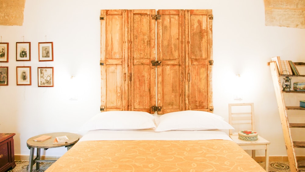 Sacrè Bleu Bed & Breakfast en Lecce — hotel room