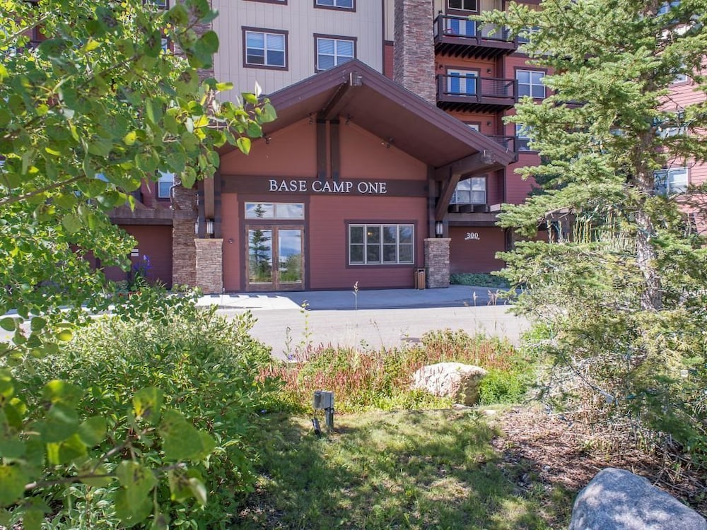 Contemporary Slopeside Condo