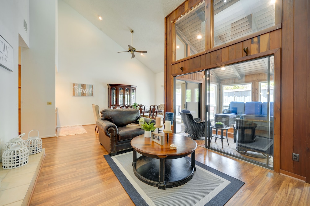 Dog-friendly Texas Retreat w/ Fireplace  Grill! - Property Image 12