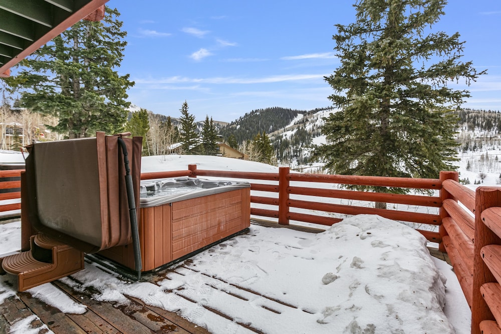 11 - Two Bedroom with Spa Enclave 2 Condo