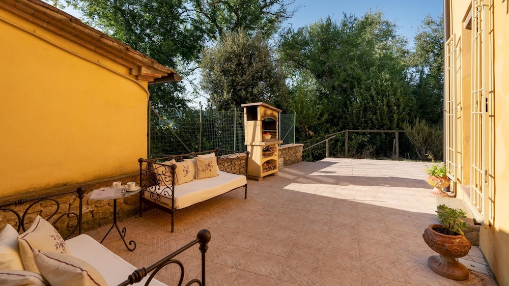 Villa Montefalconi 11 Emma Villas view 2