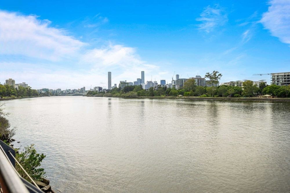 Spaciously Bright 1-bed Apartment