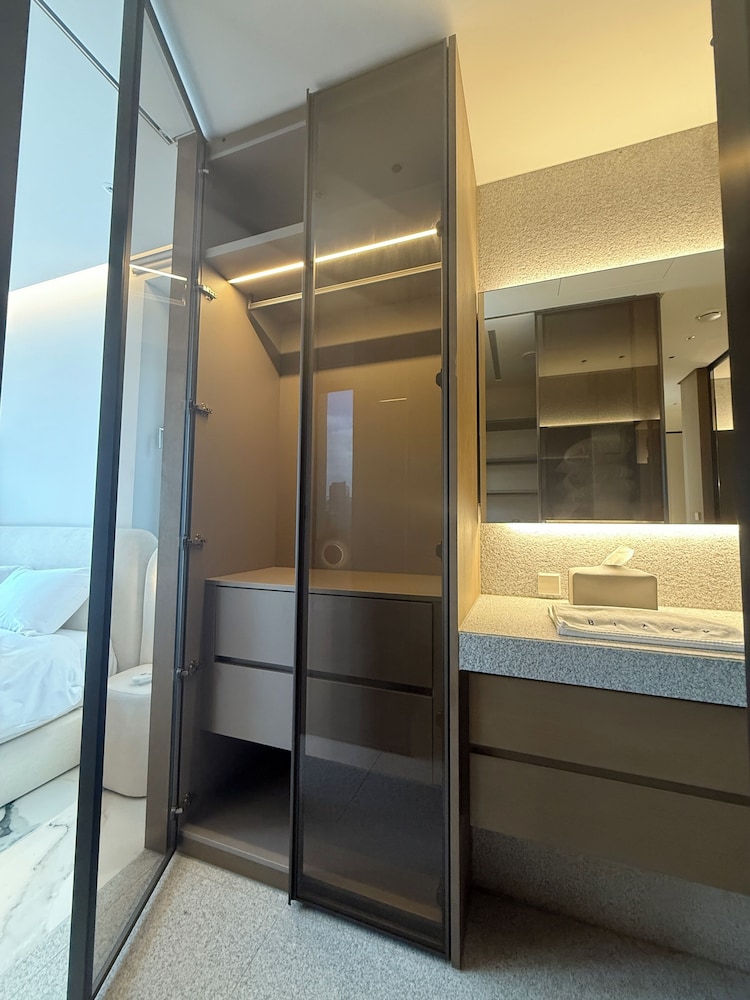 Caelum Black Gangnam Luxury Apt