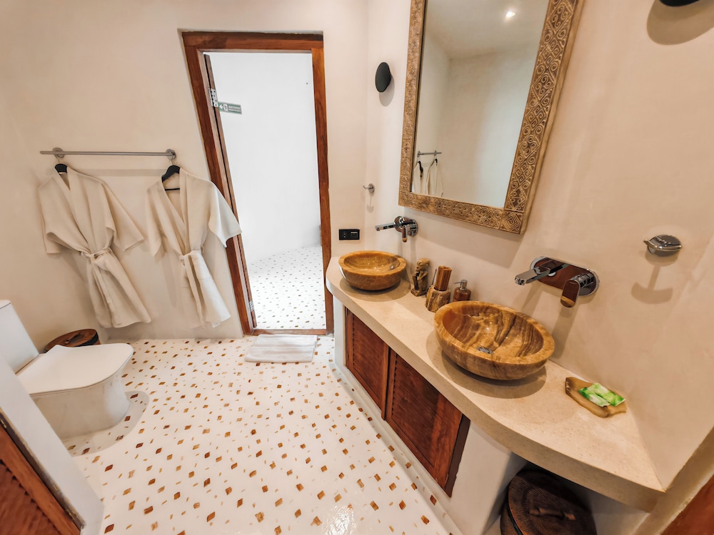 Hillstone Luxury Village