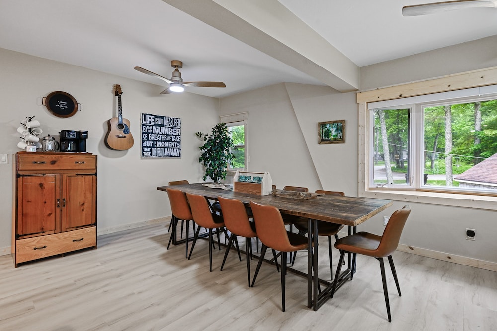 5 BR Family Hangout I Lake Views I Firepit