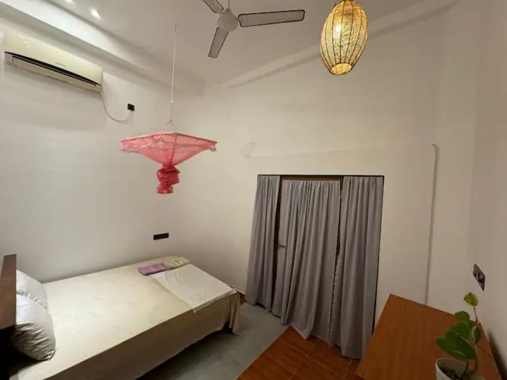 Room in Villa - Surf 247 Weligama - Deluxe Double Room With Side Sea View view 5