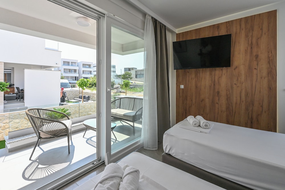 Nova Luxury Residence apartment with private heated pool