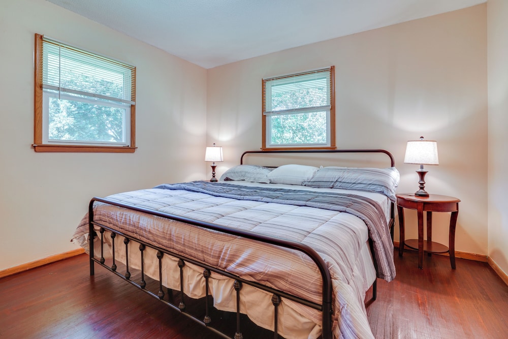 10 Mi to Downtown: Group Getaway in Minneapolis