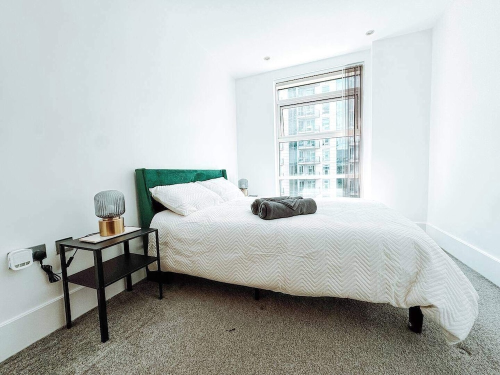 Londonaprt/sleeps6/gym/waterfront/wifi