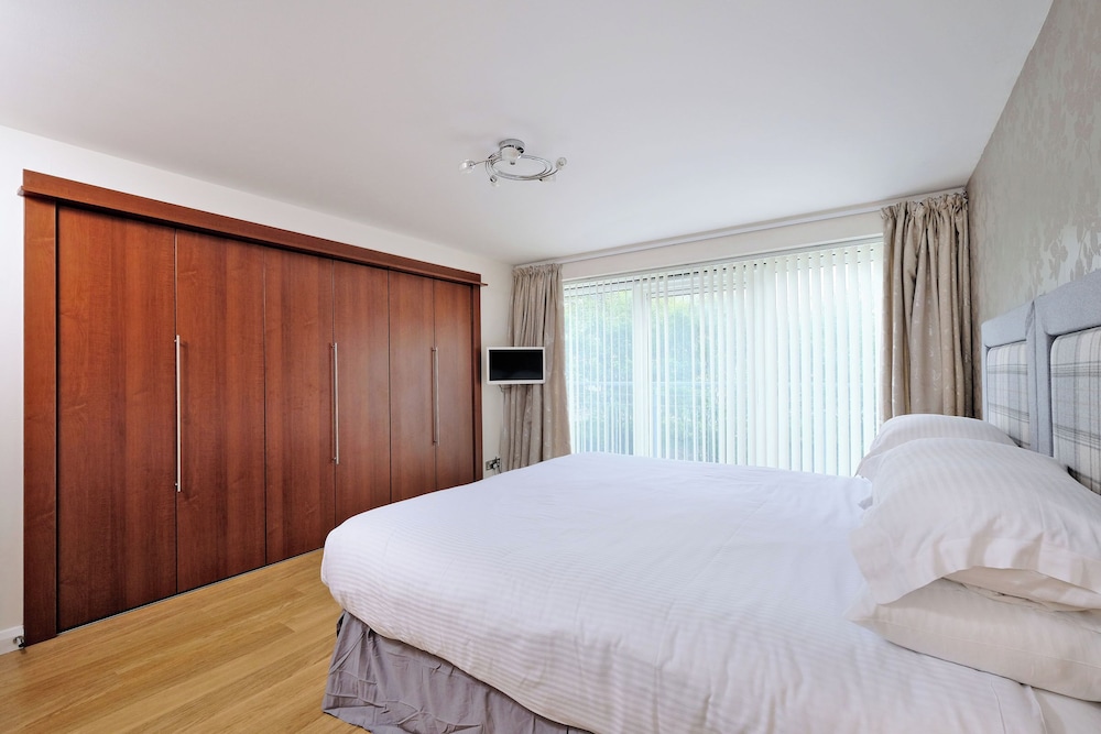 Deluxe and Secure Apartment Close to Aberdeen City Centre view 4