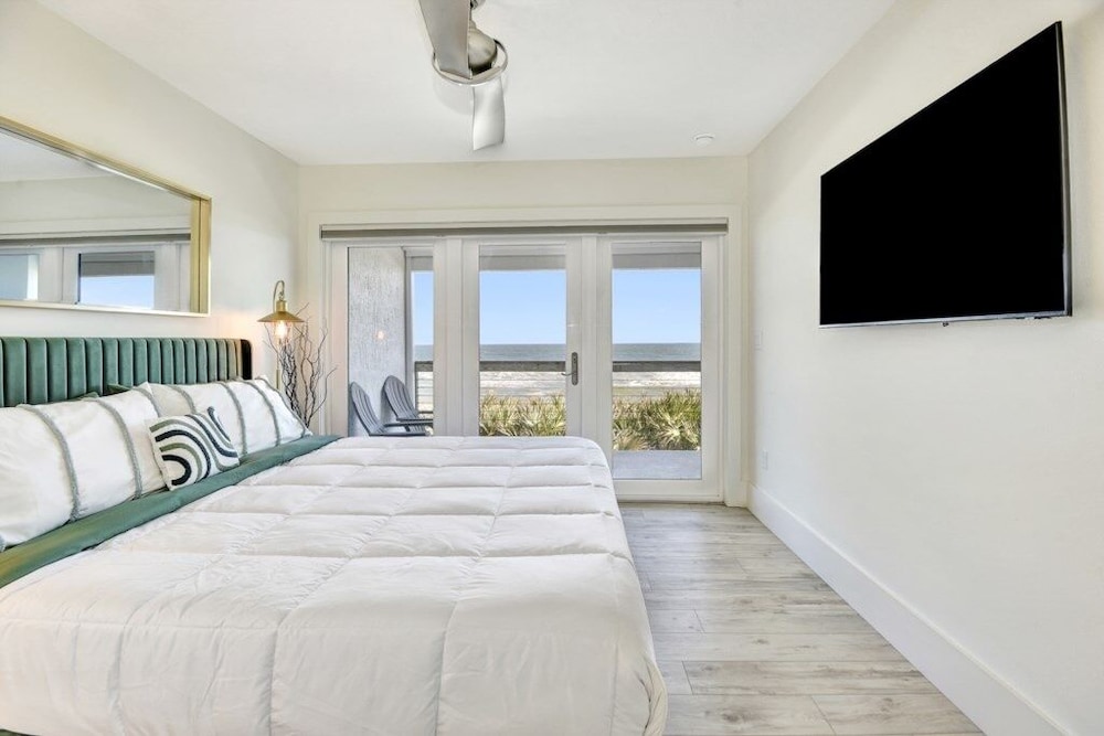The White House On Flagler Beach - Unit 22 2 Bedroom Home