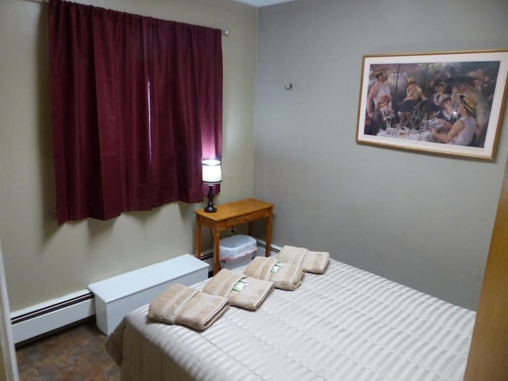 Bent Prop Inn & Hostel Downtown