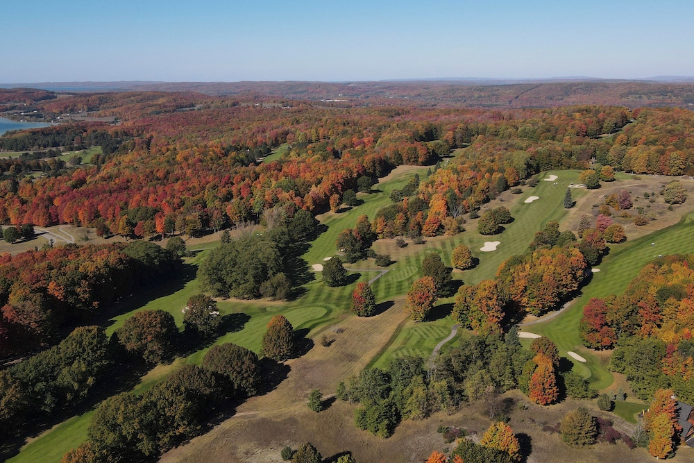 Boyne Mtn Retreat w/ Hot Tub + Shuttle to Resort!