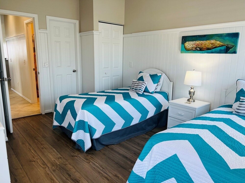 Avalon East- 5 Bedroom Home by RedAwning