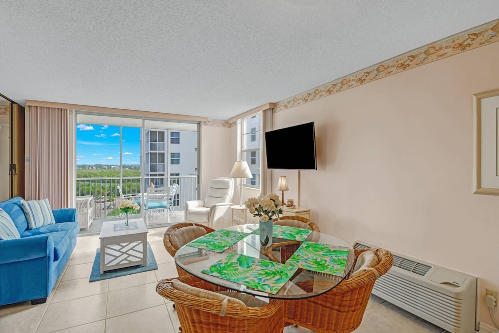 Beach & Tennis 3701 view 4