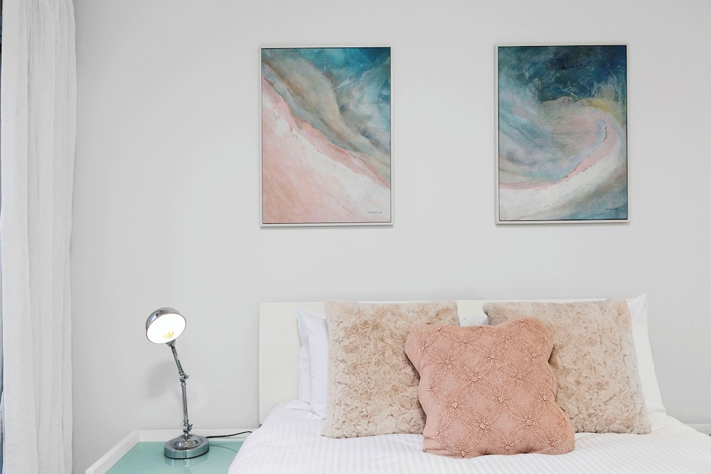 Walk to Beach Coastal Home in Coogee