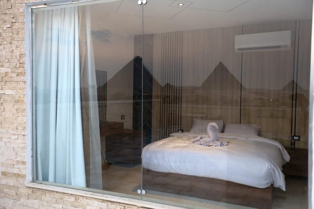 Point Pyramids View Inn