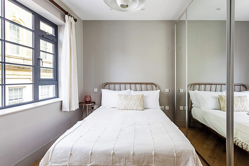 Modern Brentford Flat view 5