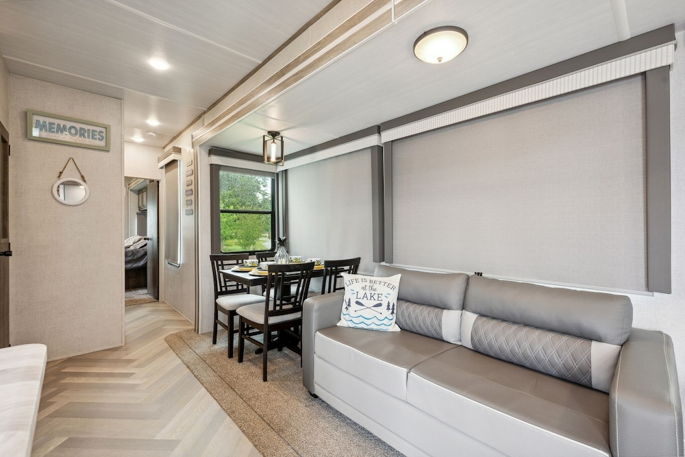 Lakeside Retreat On Neely Henry Lake 1 Bedroom Villa by RedAwning - Property Image 3
