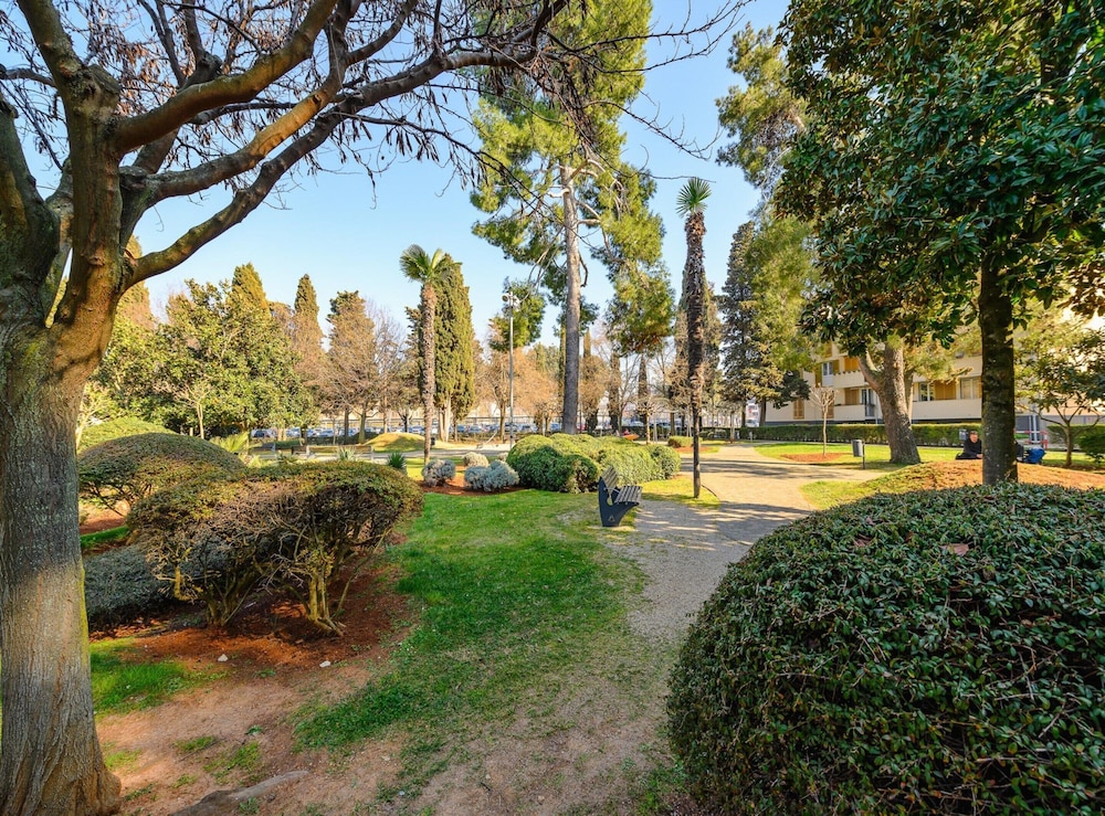 Premium Apartment With Patio