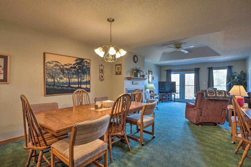 Cozy Branson Townhome 1 Mi to Silver Dollar City! - Property Image 6